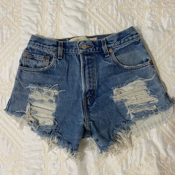 Levi’s Jean Shorts - Picture 2 of 3